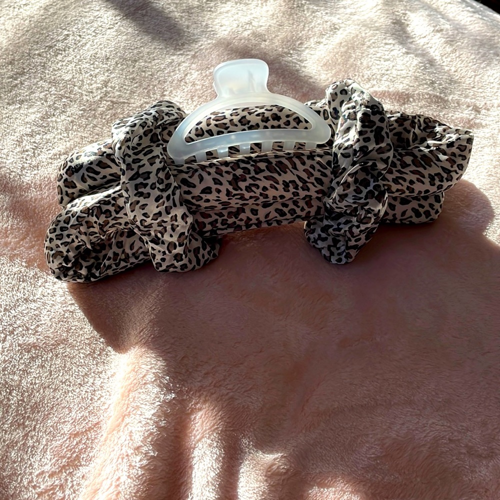 Cheetah print heatless curls wrap